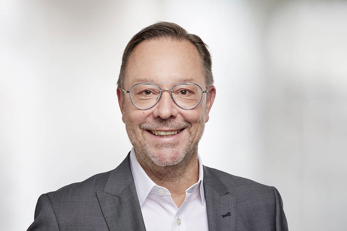 Jochen Meyers ohne Krawatte 1110x740px